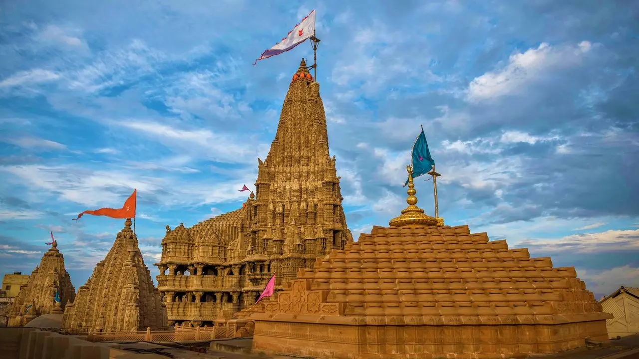 Delhi Airport to Dwarka